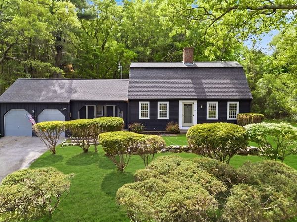 41 Pike St, Tewksbury, MA 01876