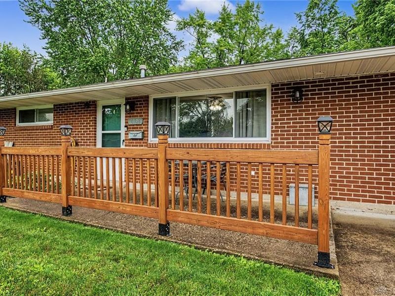 6026 Longford Road, Huber Heights, OH 45424 Photo 2