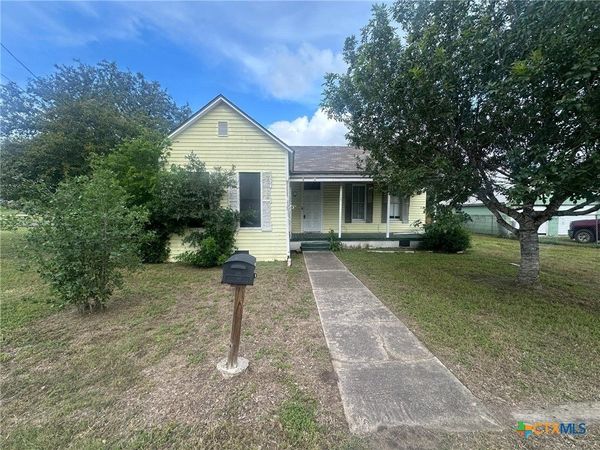 205 S Valley Street , Cuero, TX 77954