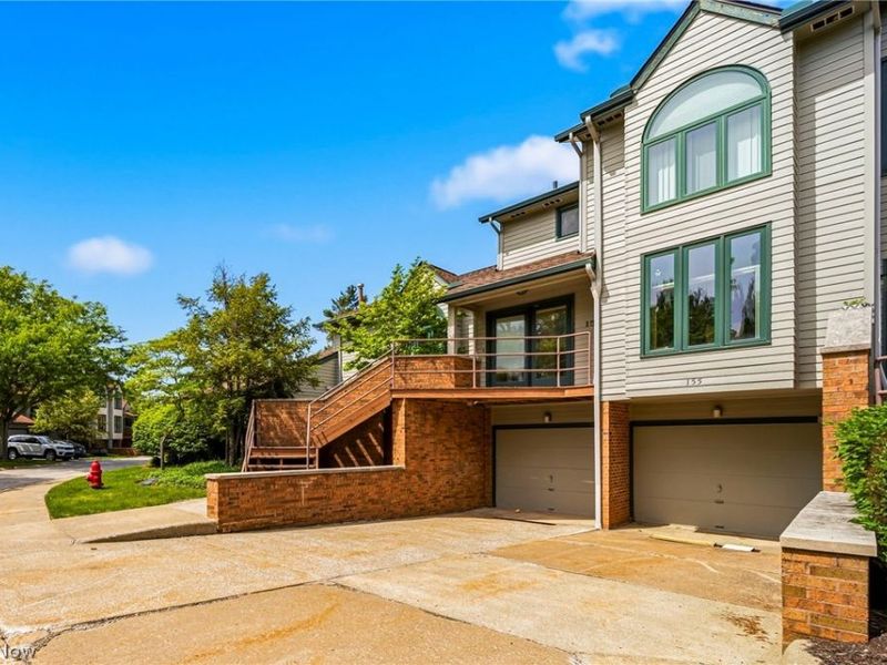 155 Pheasant Run, Mayfield Heights, OH 44124 Photo 2