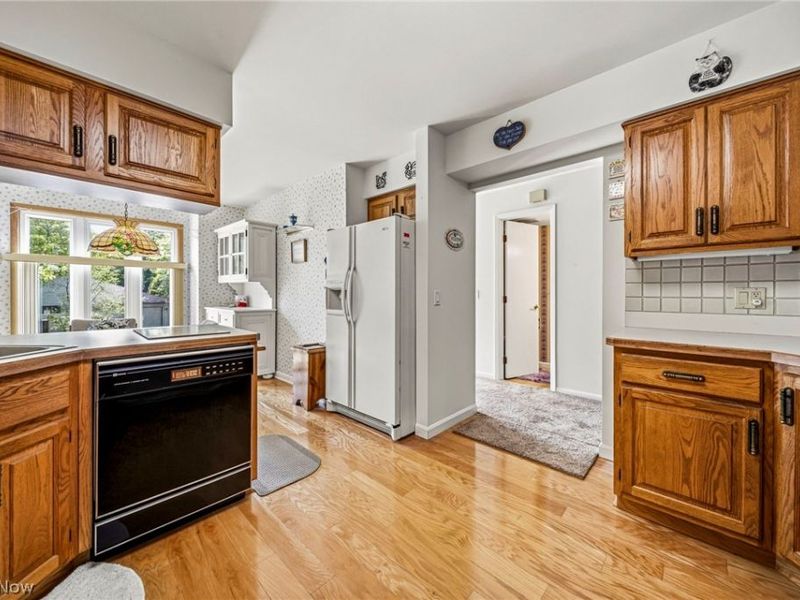 155 Pheasant Run, Mayfield Heights, OH 44124 Photo 6