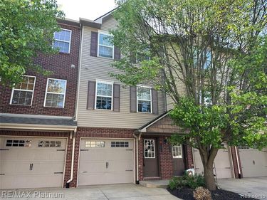 2210 KNOTTY PINE Trail, Howell Twp, MI 48855
