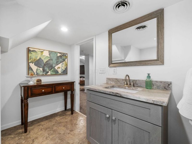 115 N Cassingham Road, Columbus, OH 43209 Photo 55