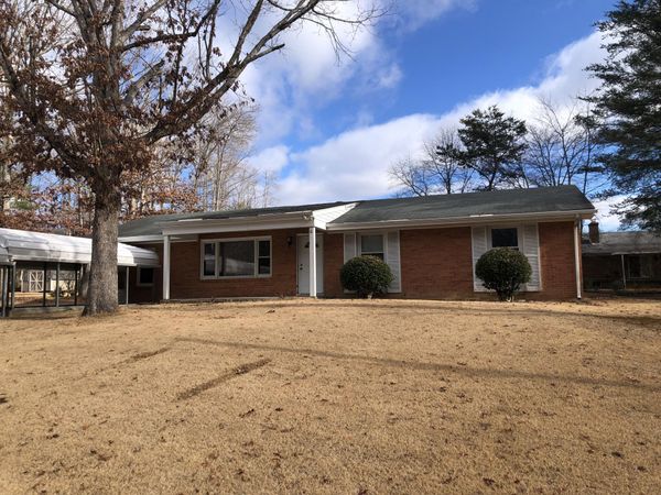 1036 Richmond AVE , Clifton Forge, VA 24422