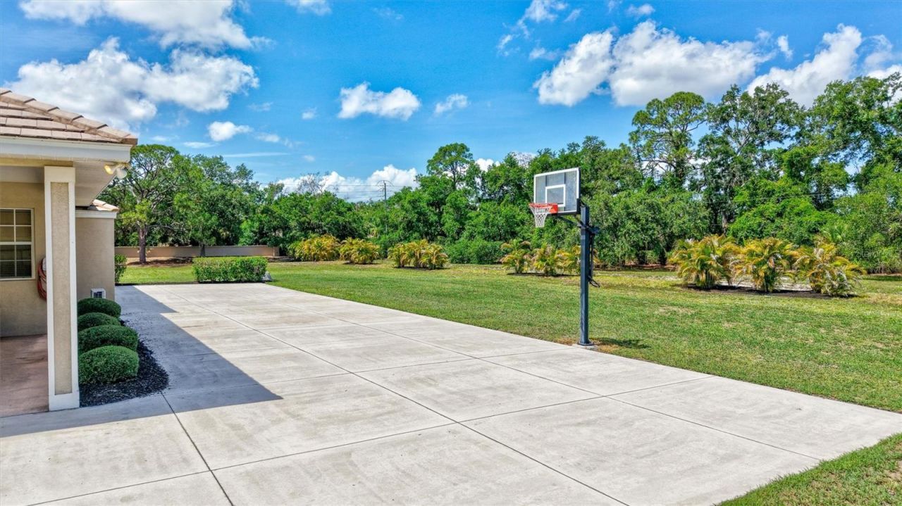 1045 Fox Creek Drive, Sarasota, FL 34240 Photo