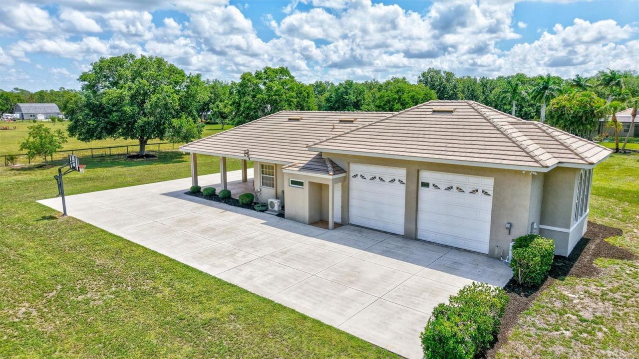 1045 Fox Creek Drive, Sarasota, FL 34240 Photo