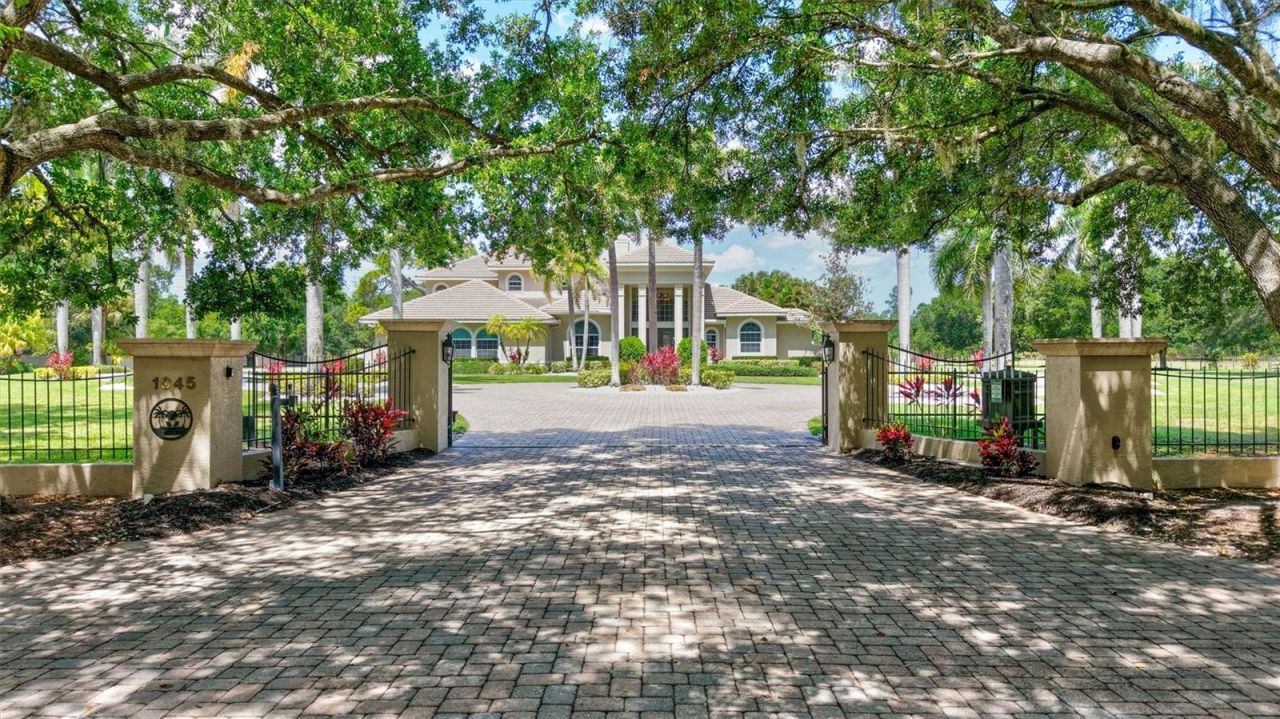 1045 Fox Creek Drive, Sarasota, FL 34240 Photo