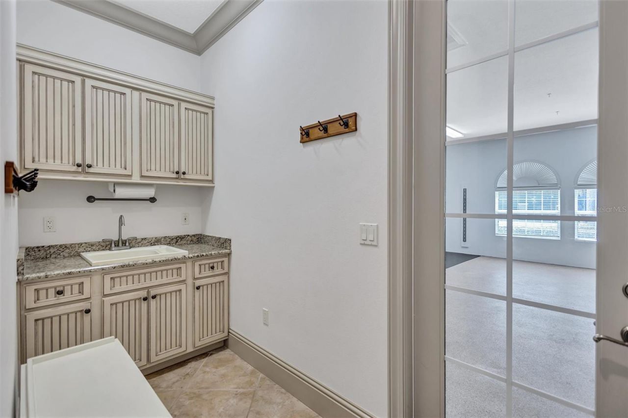 1045 Fox Creek Drive, Sarasota, FL 34240 Photo