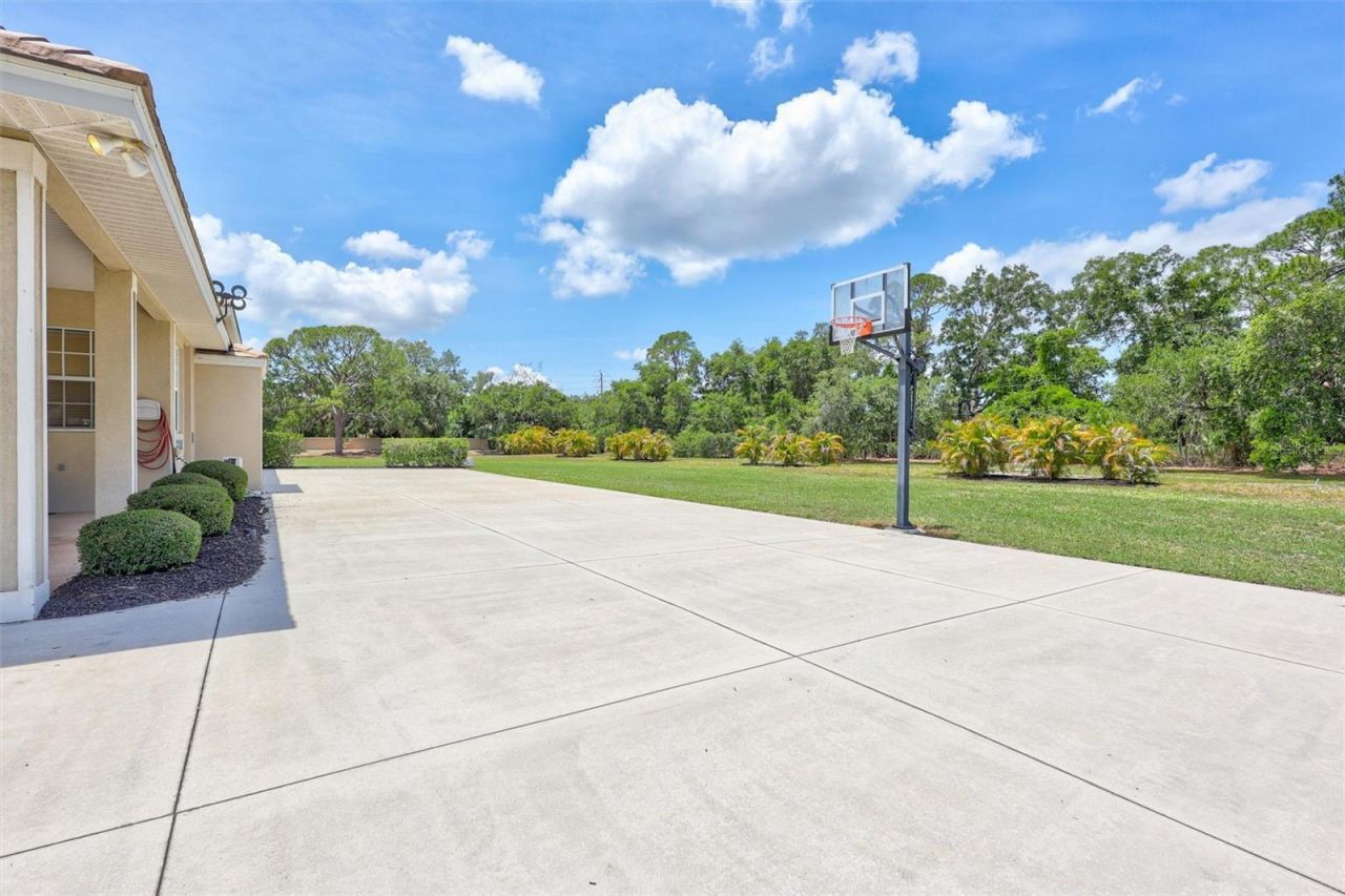 1045 Fox Creek Drive, Sarasota, FL 34240 Photo