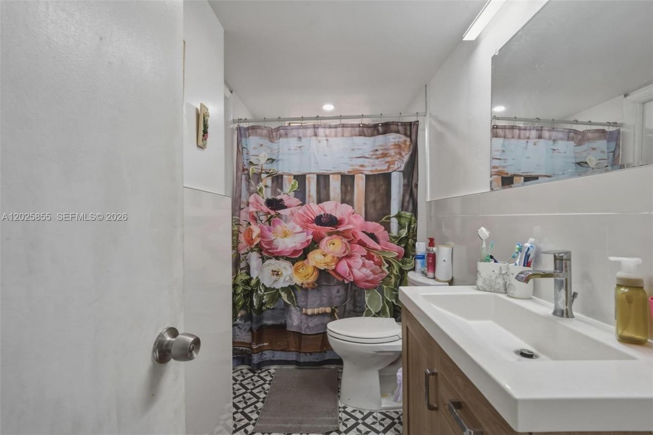 2855 Leonard Dr , Unit H106, Aventura, FL 33160 Photo