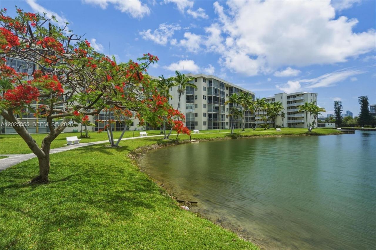 2855 Leonard Dr , Unit H106, Aventura, FL 33160 Photo