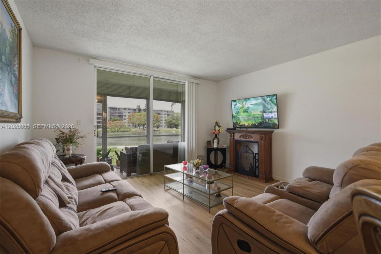 2855 Leonard Dr , Unit H106, Aventura, FL 33160 Photo