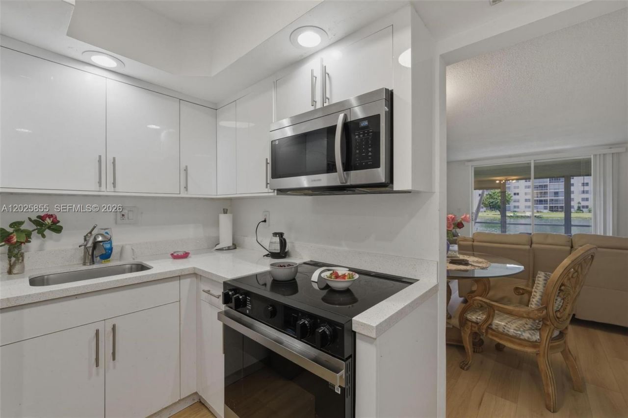 2855 Leonard Dr , Unit H106, Aventura, FL 33160 Photo