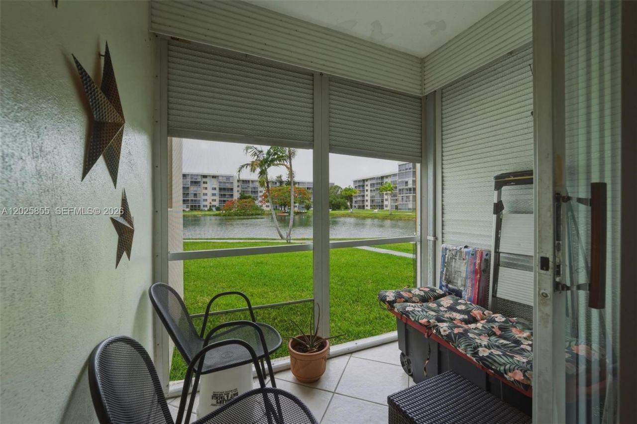 2855 Leonard Dr , Unit H106, Aventura, FL 33160 Photo