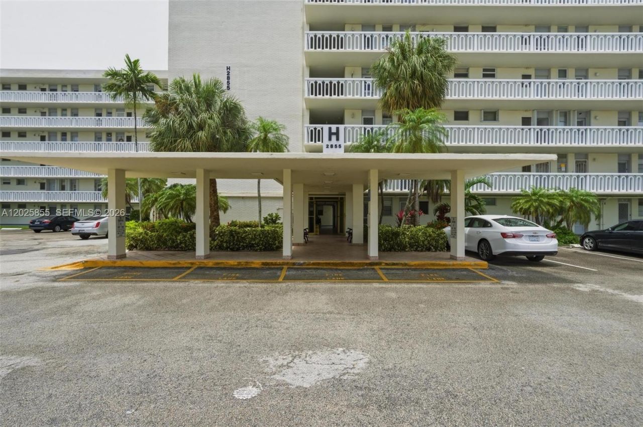 2855 Leonard Dr , Unit H106, Aventura, FL 33160 Photo