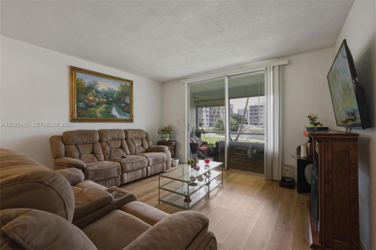 2855 Leonard Dr , Unit H106, Aventura, FL 33160 Photo