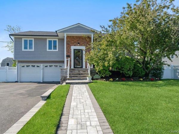159 Driftwood Drive, West Islip, NY 11795