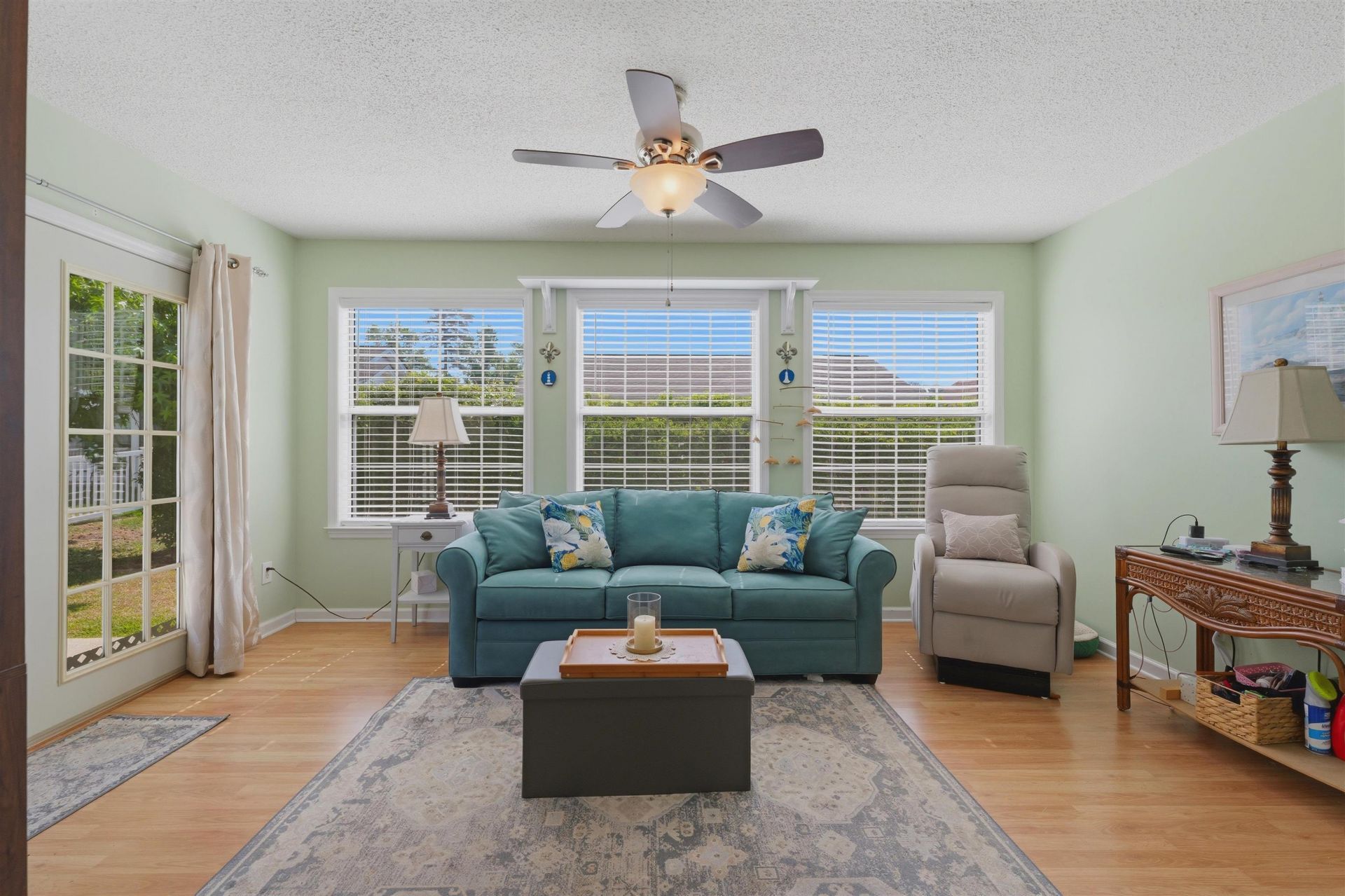 1305 Walton Heath Dr.  Photo 11