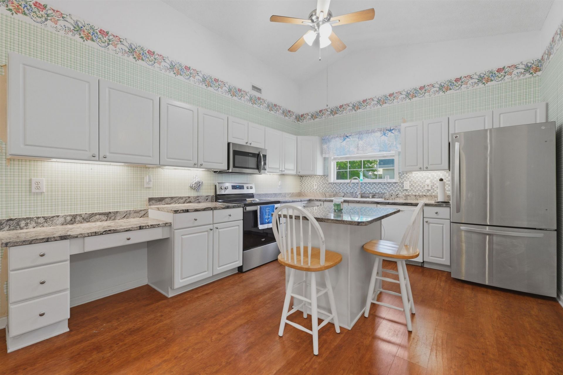 1305 Walton Heath Dr.  Photo 13