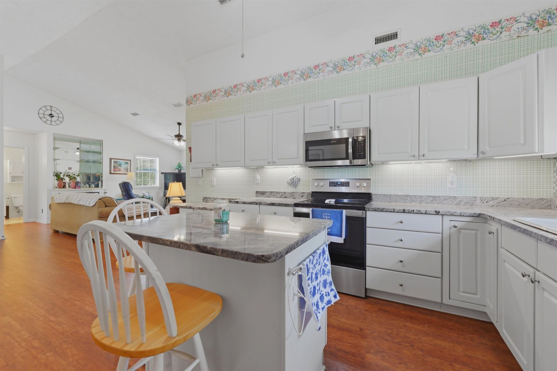 1305 Walton Heath Dr.  Photo 14