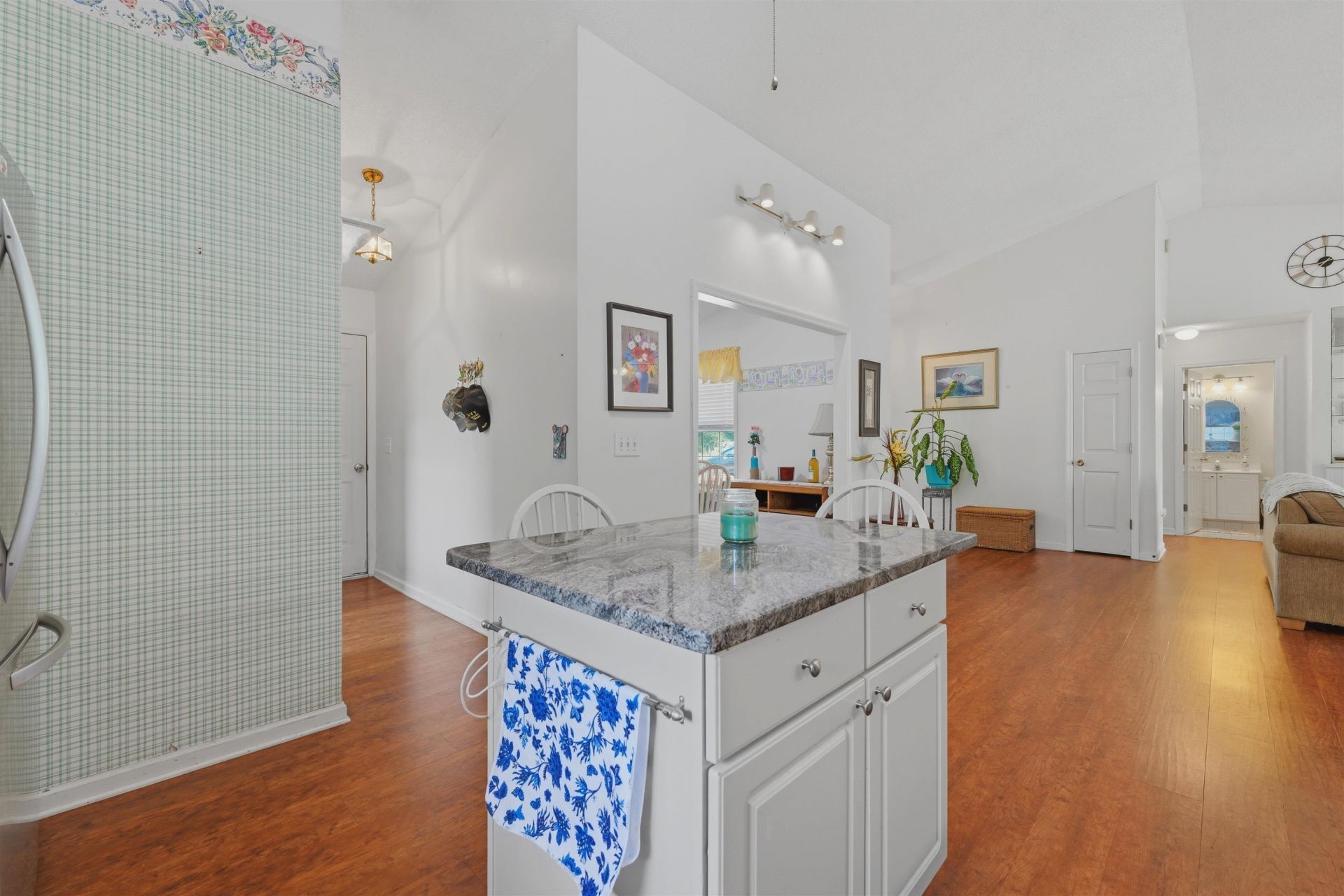 1305 Walton Heath Dr.  Photo 16