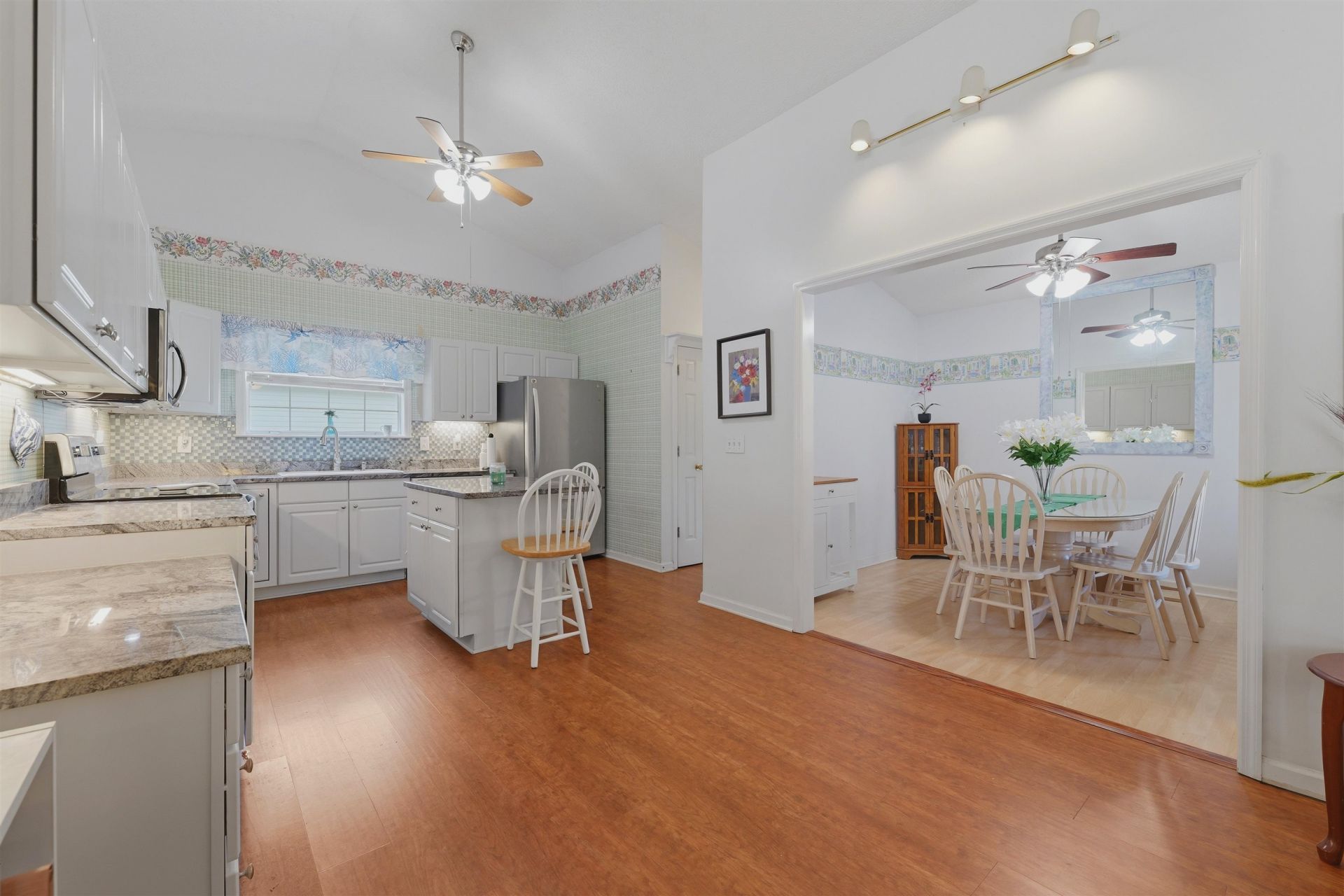 1305 Walton Heath Dr.  Photo 17