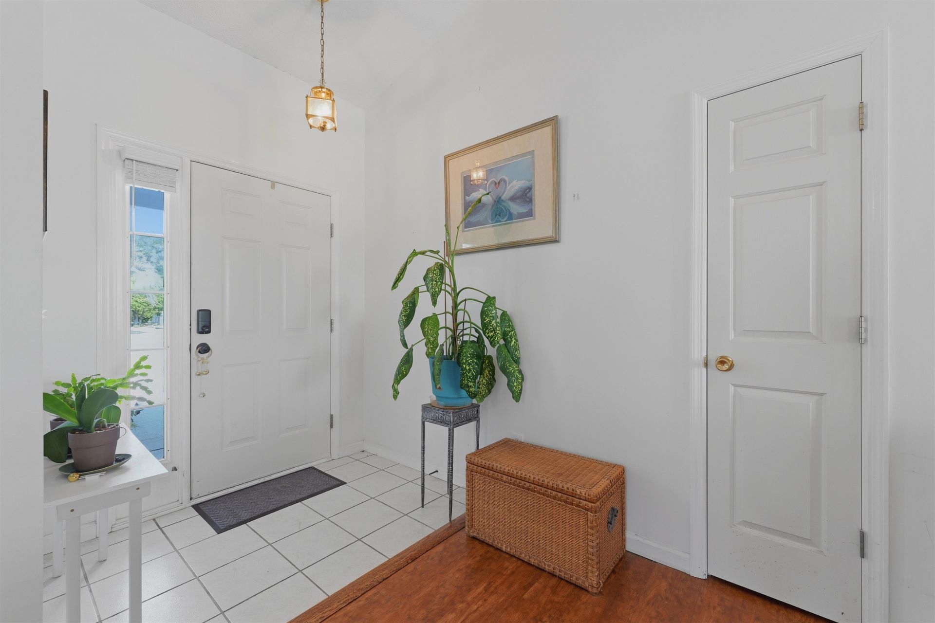1305 Walton Heath Dr.  Photo 5