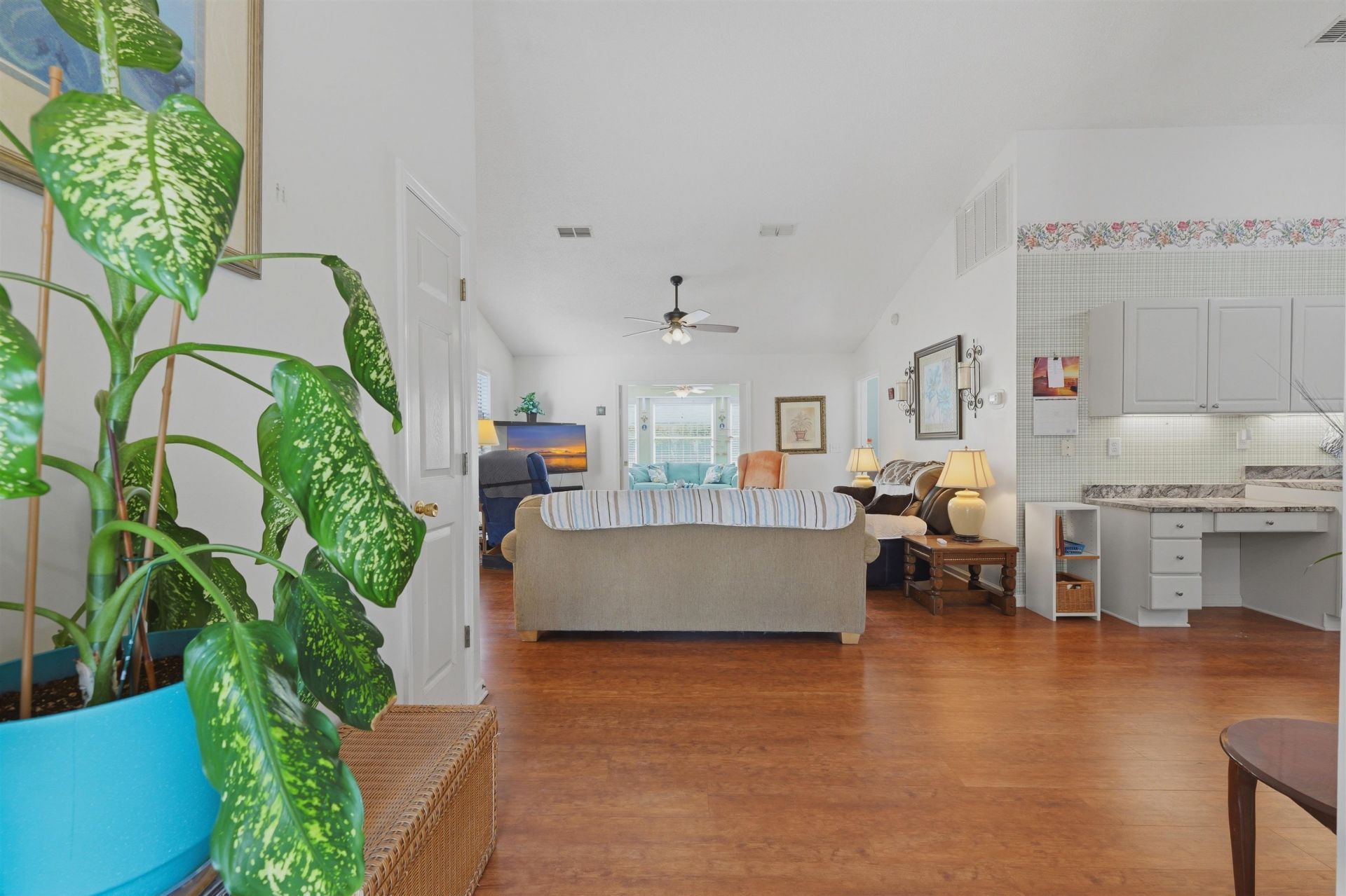 1305 Walton Heath Dr.  Photo 7