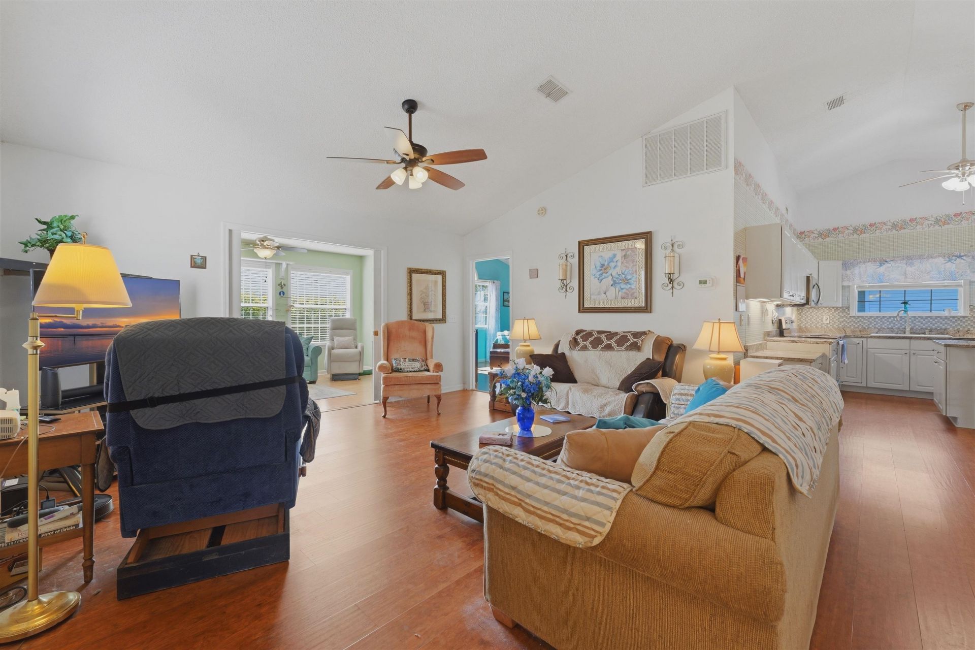 1305 Walton Heath Dr.  Photo 8