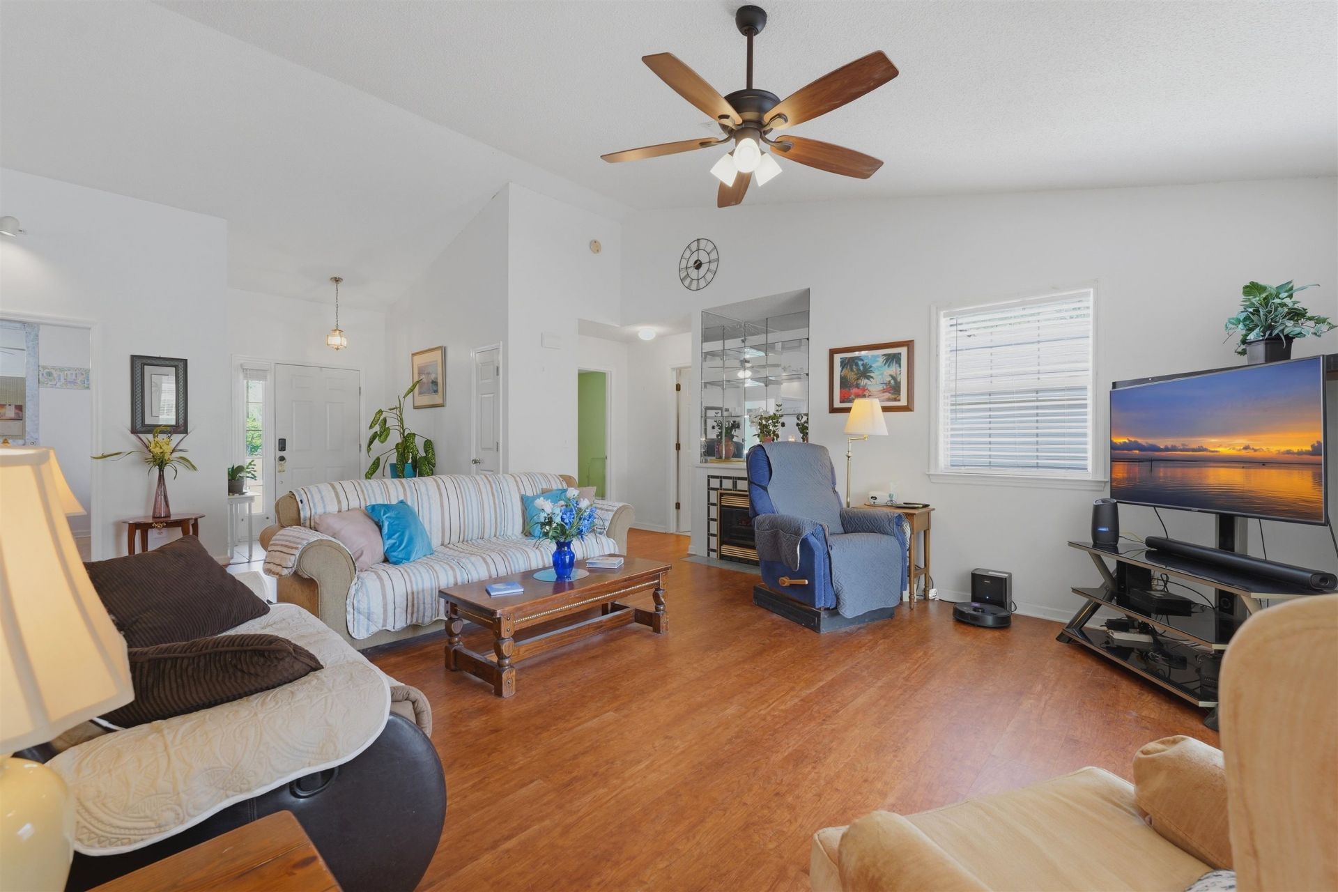 1305 Walton Heath Dr.  Photo 9