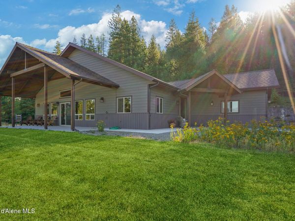 273 Paradise Valley Rd , Bonners Ferry, ID 83805