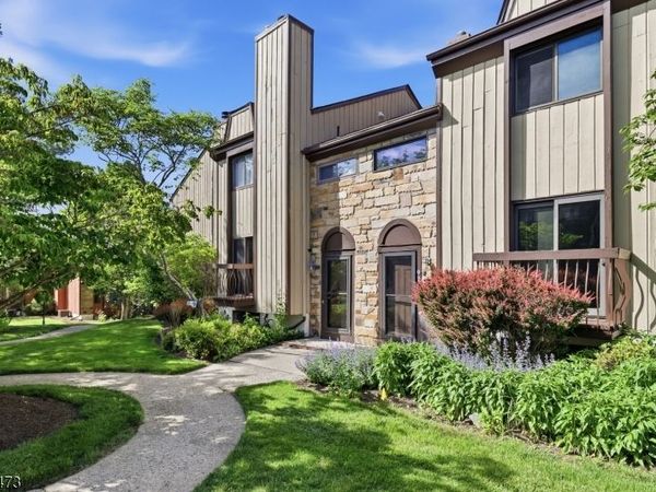 91 Nottingham Sq, Washington, NJ 07853