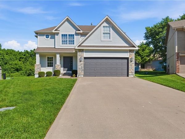 541 NW Fox Hollow Lane, Blue Springs, MO 64015