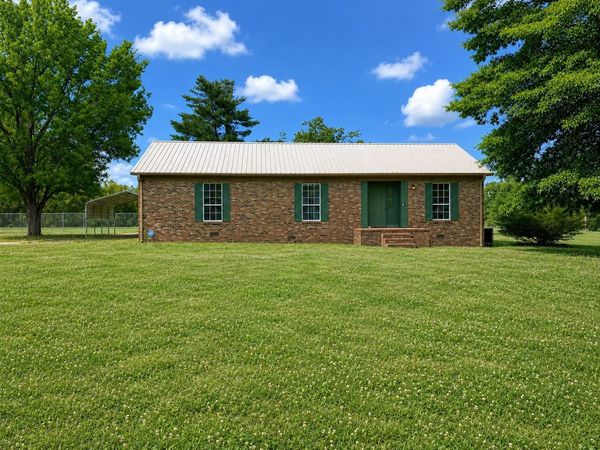 324 Oak St , Summertown, TN 38483