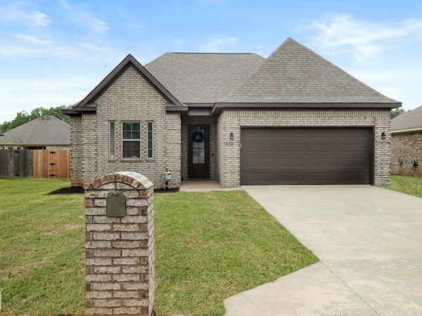 425 Brookstone Drive, Jonesboro, AR 72404