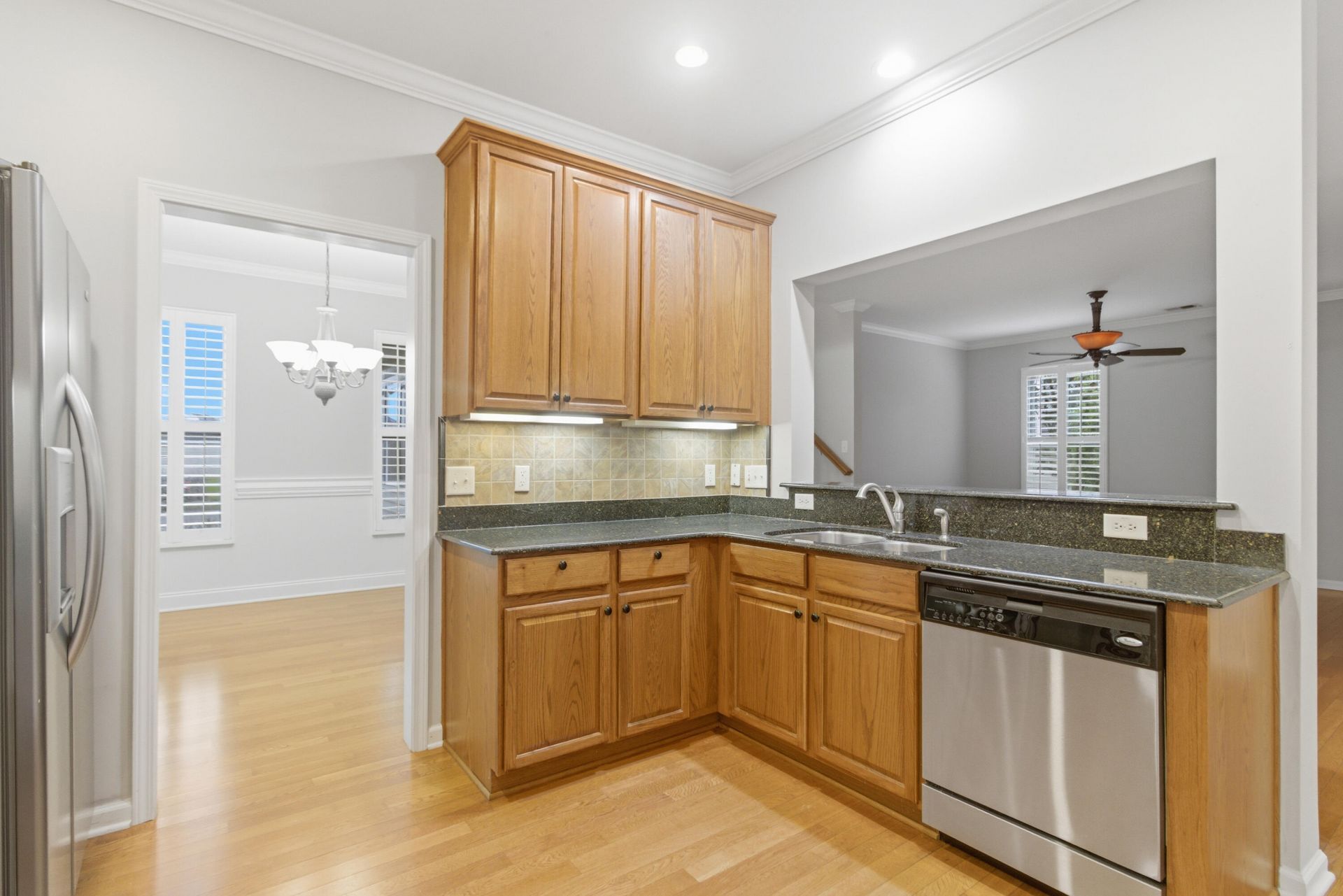222 Cameron Street Photo 16