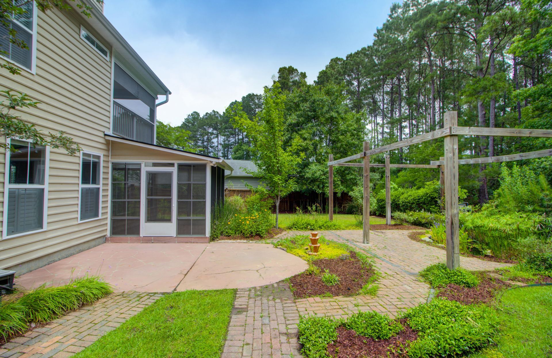 222 Cameron Street Photo 47