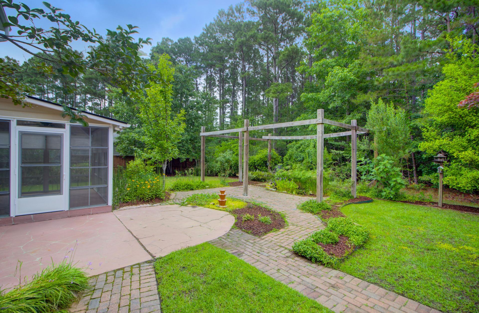 222 Cameron Street Photo 52