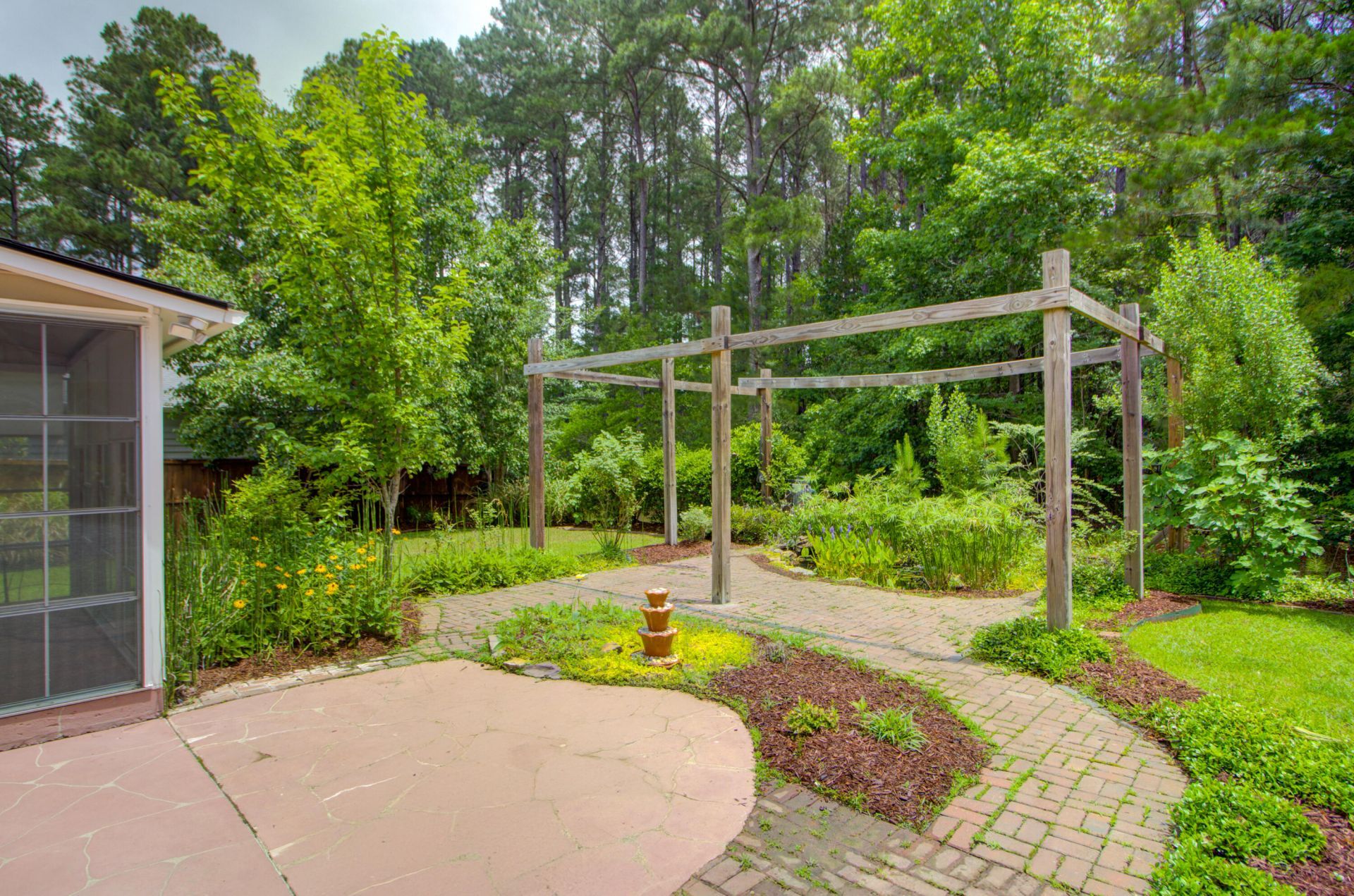 222 Cameron Street Photo 57
