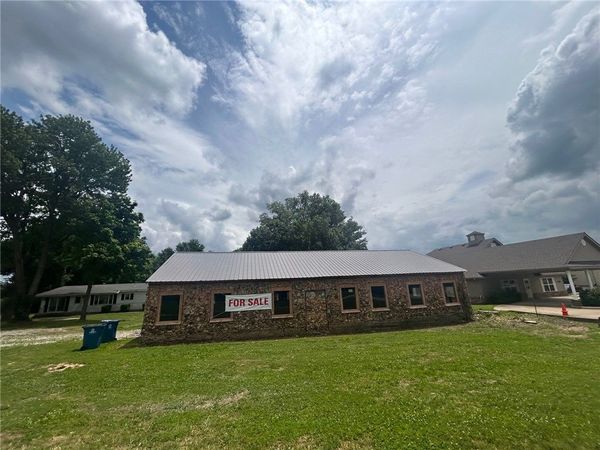 1002 1st Avenue , Gravette, AR 72736