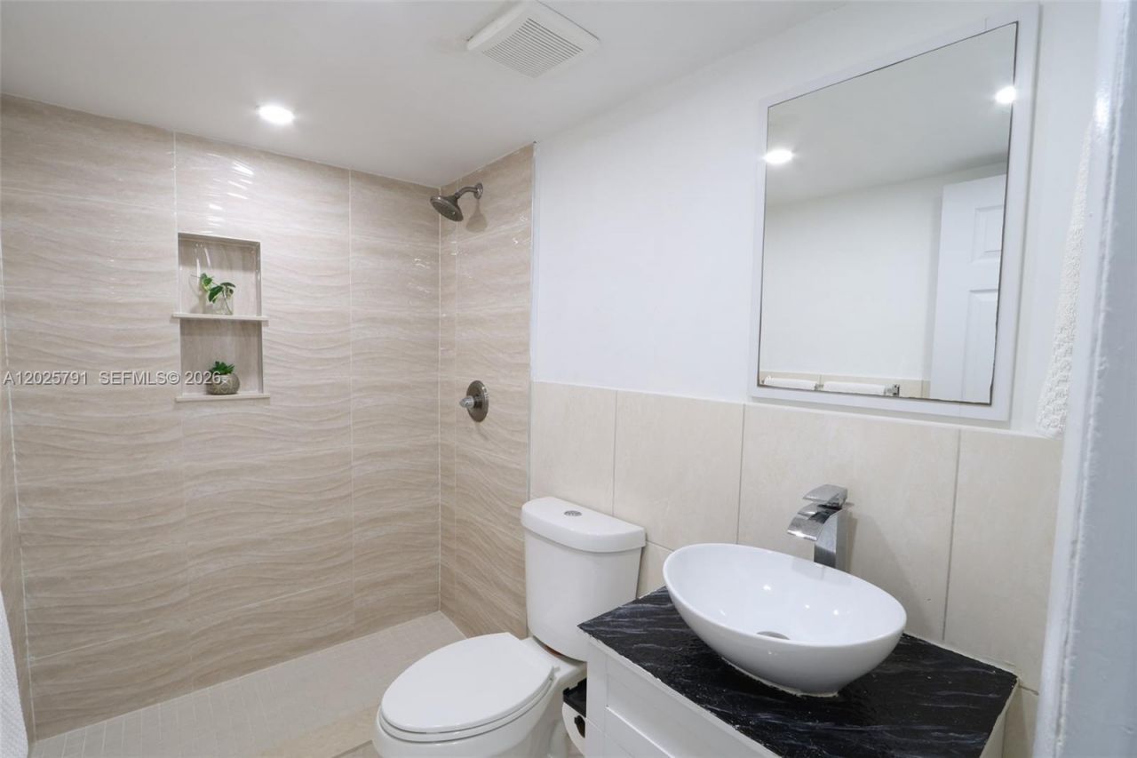 11195 SW 1st St , Unit 119, Sweetwater, FL 33174 Photo