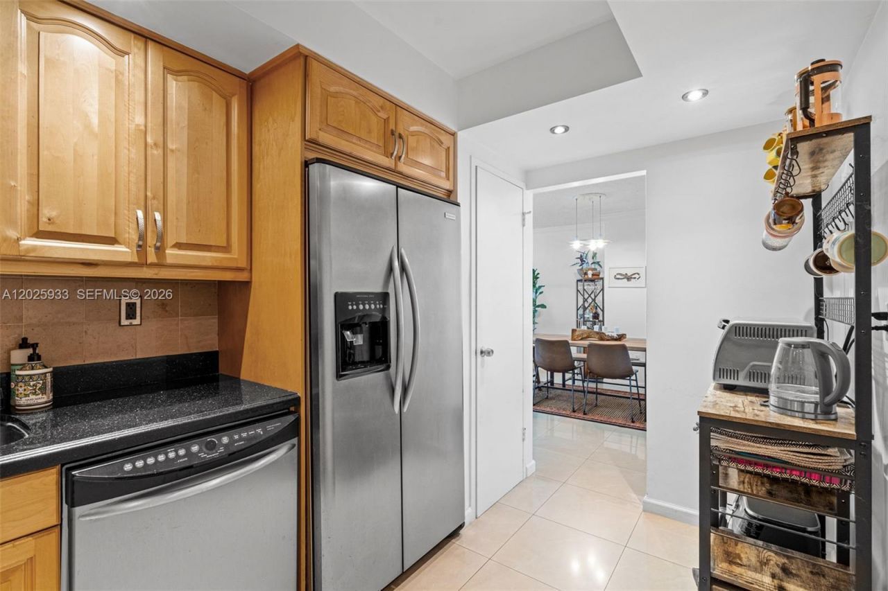 1865 79th St Cswy , Unit 15M, North Bay Village, FL 33141 Photo