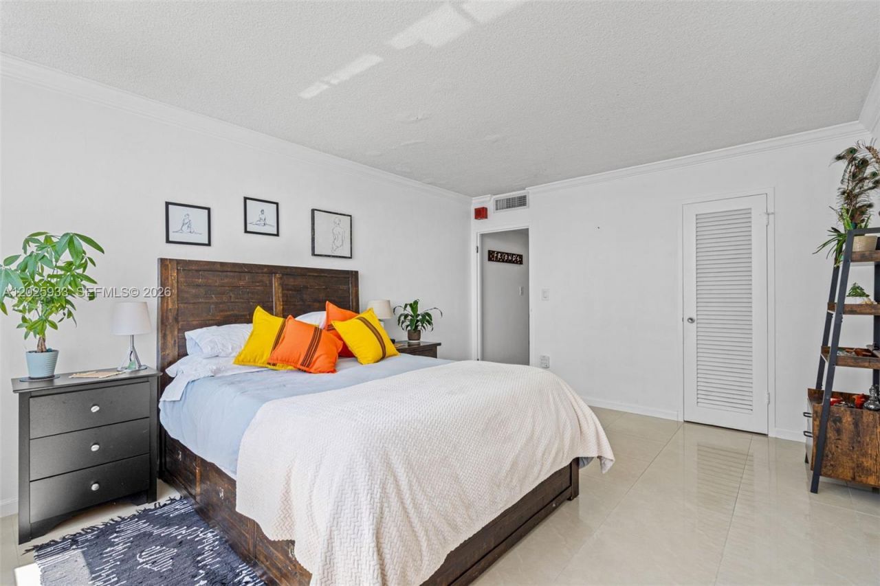 1865 79th St Cswy , Unit 15M, North Bay Village, FL 33141 Photo