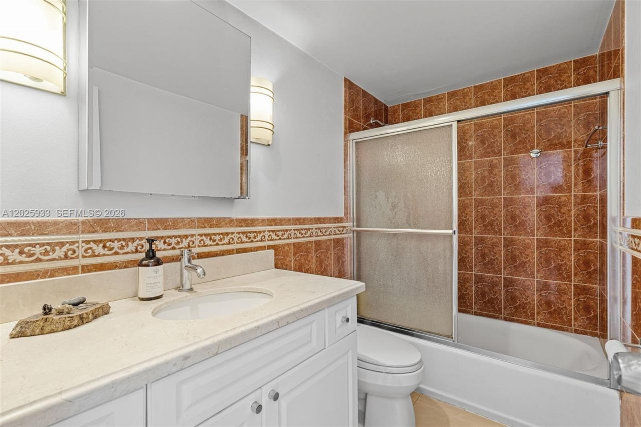 1865 79th St Cswy , Unit 15M, North Bay Village, FL 33141 Photo