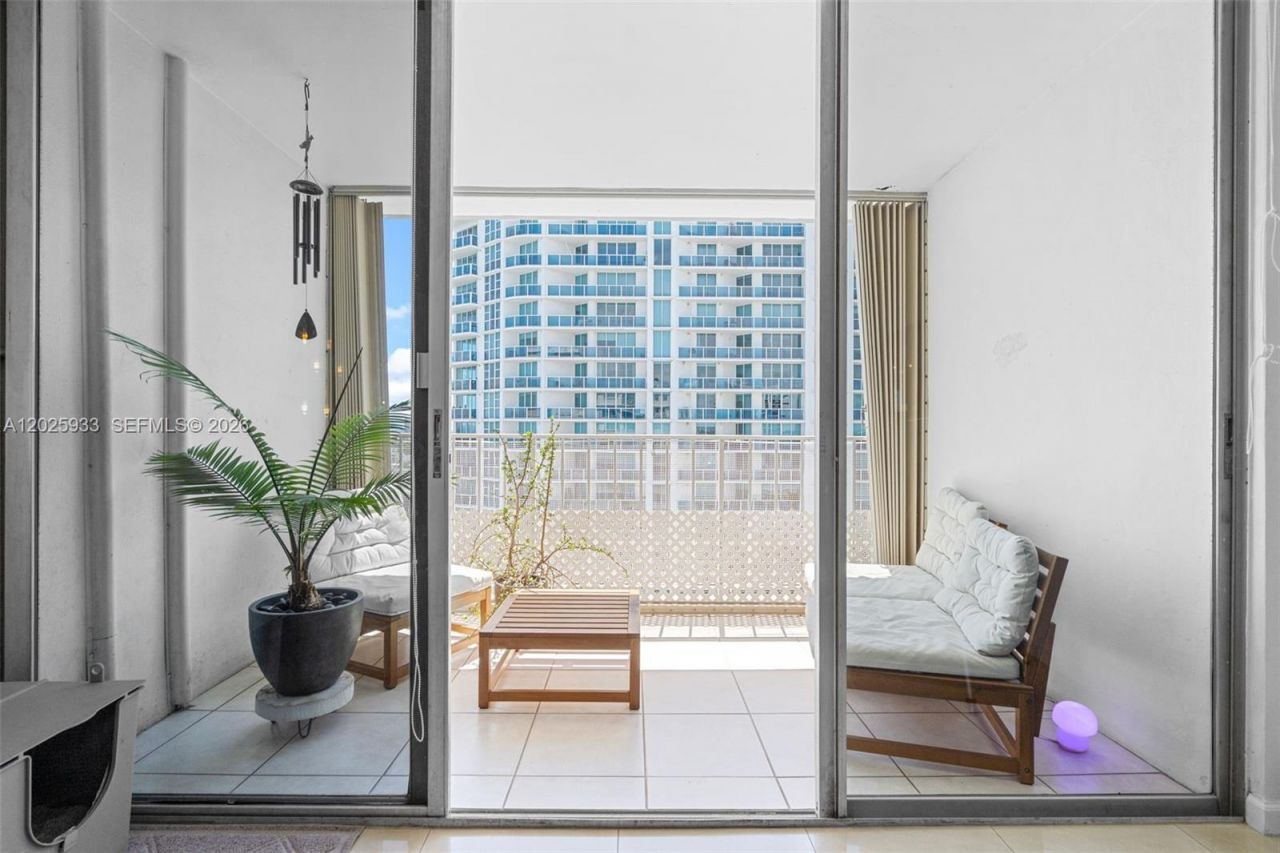 1865 79th St Cswy , Unit 15M, North Bay Village, FL 33141 Photo