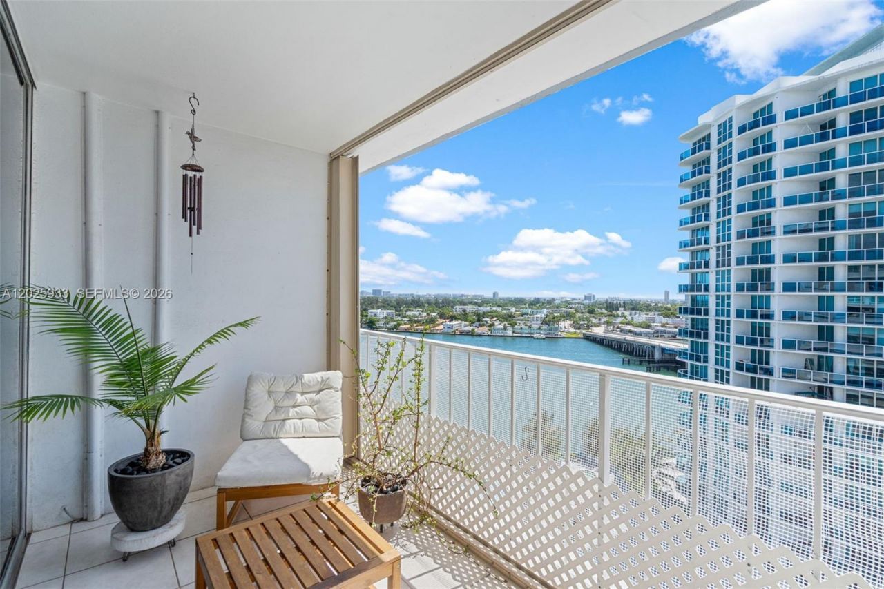 1865 79th St Cswy , Unit 15M, North Bay Village, FL 33141 Photo