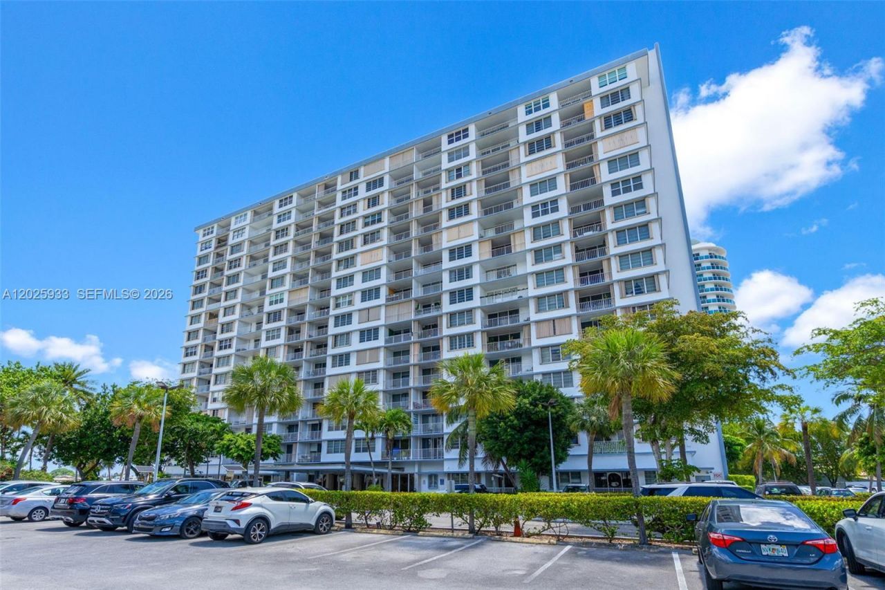1865 79th St Cswy , Unit 15M, North Bay Village, FL 33141 Photo