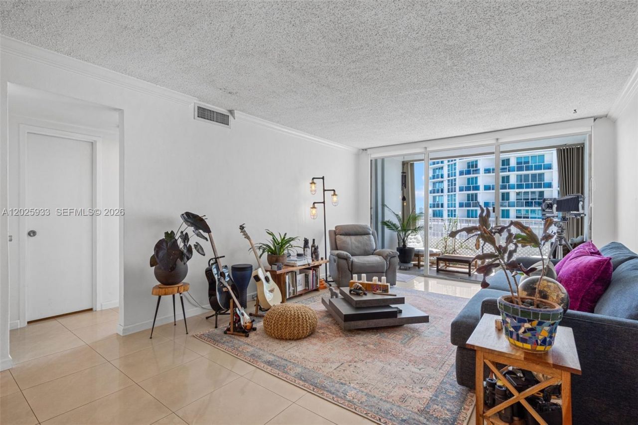 1865 79th St Cswy , Unit 15M, North Bay Village, FL 33141 Photo