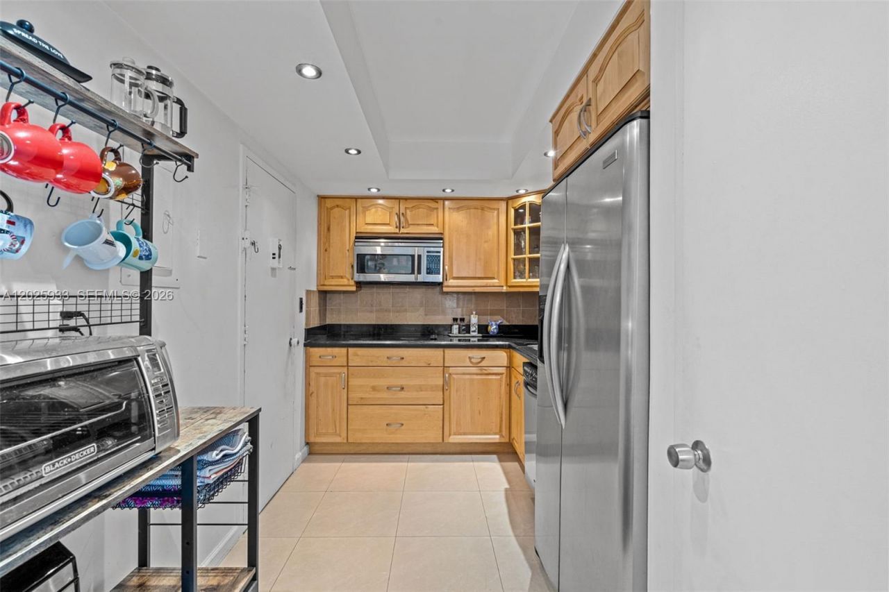 1865 79th St Cswy , Unit 15M, North Bay Village, FL 33141 Photo