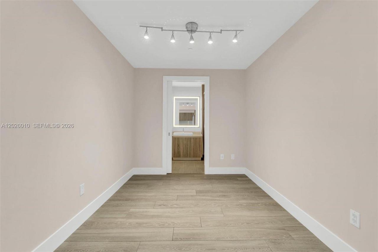 2960 NE 207th St , Unit 1108, Aventura, FL 33180 Photo